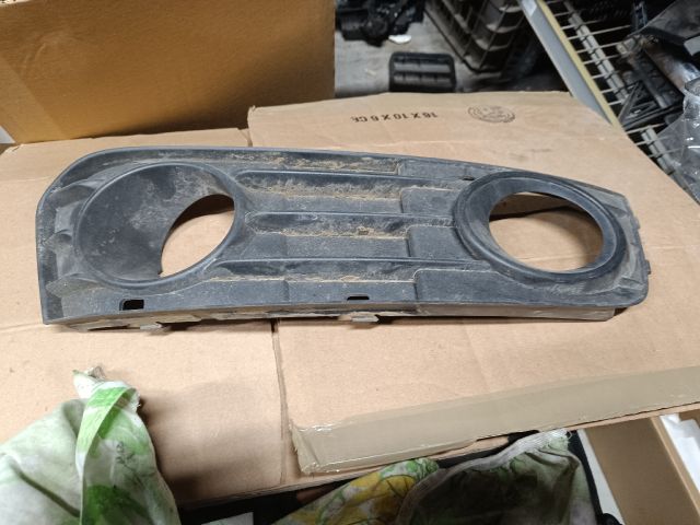 bontott AUDI A4 B7 Jobb Ködlámpa Rács