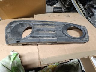 bontott AUDI A4 B7 Jobb Ködlámpa Rács