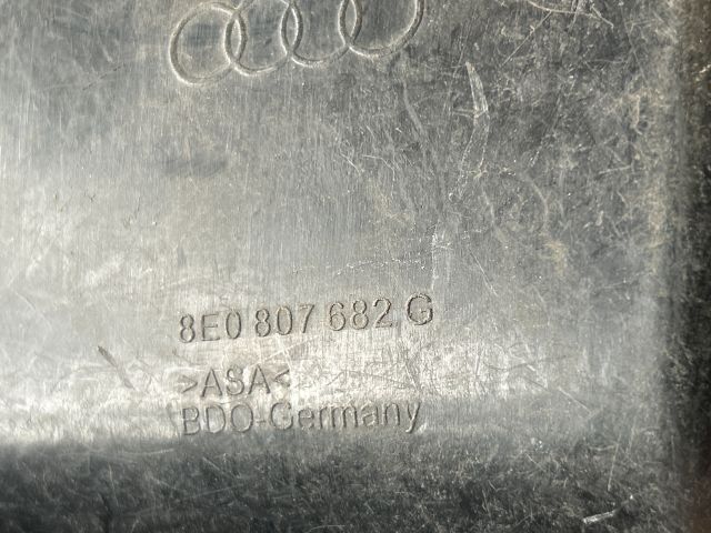 bontott AUDI A4 B7 Jobb Ködlámpa Rács