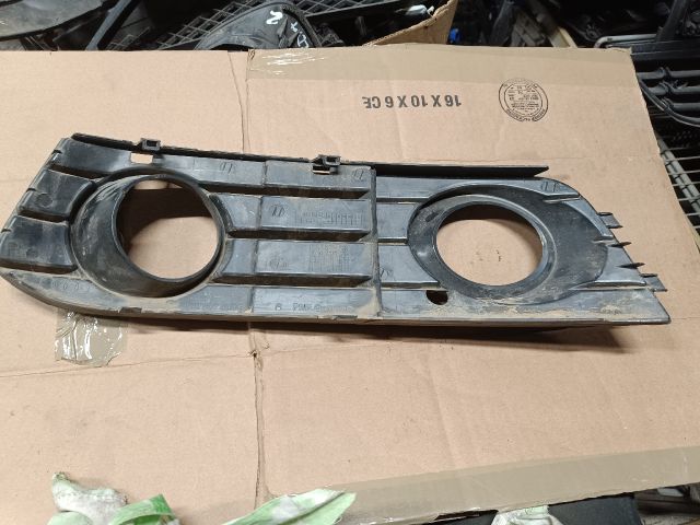 bontott AUDI A4 B7 Jobb Ködlámpa Rács