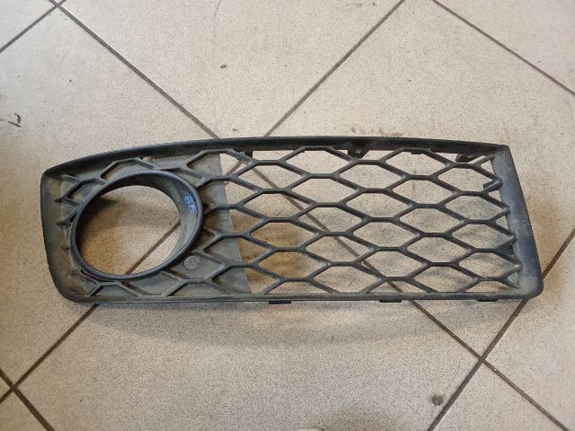 bontott AUDI A4 B7 Jobb Ködlámpa Rács