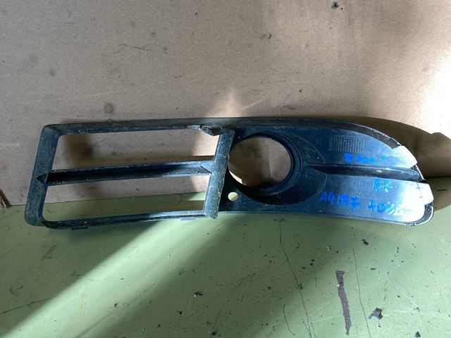 bontott AUDI A4 B7 Jobb Ködlámpa Rács