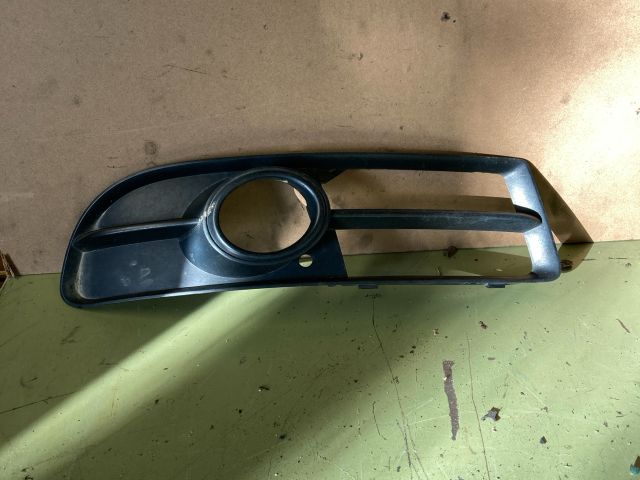 bontott AUDI A4 B7 Jobb Ködlámpa Rács