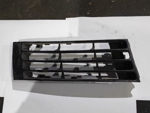 bontott AUDI A4 B7 Jobb Ködlámpa Rács