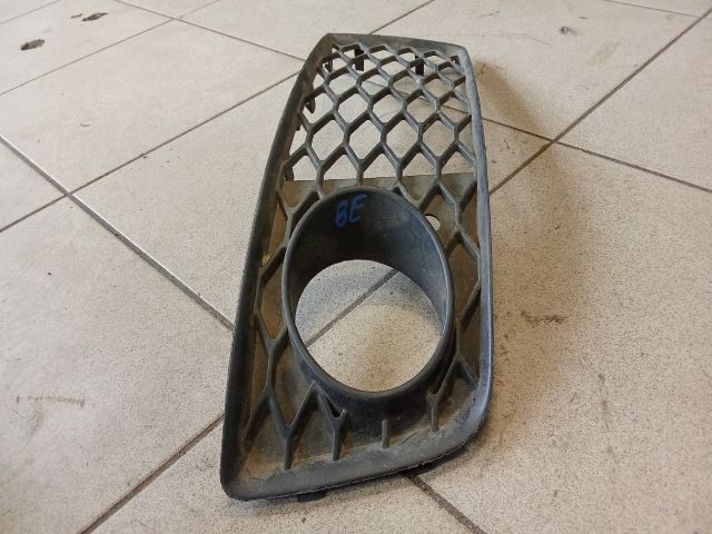 bontott AUDI A4 B7 Jobb Ködlámpa Rács