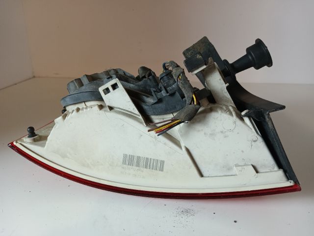 bontott AUDI A4 B7 Jobb Külső Hátsó Lámpa