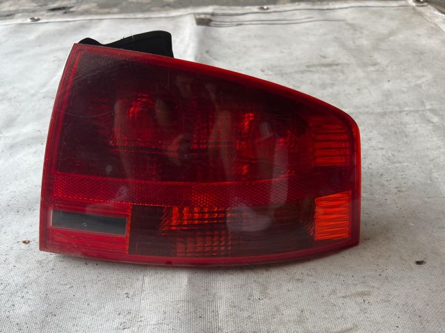bontott AUDI A4 B7 Jobb Külső Hátsó Lámpa