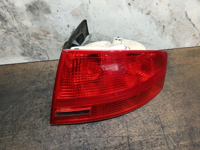 bontott AUDI A4 B7 Jobb Külső Hátsó Lámpa