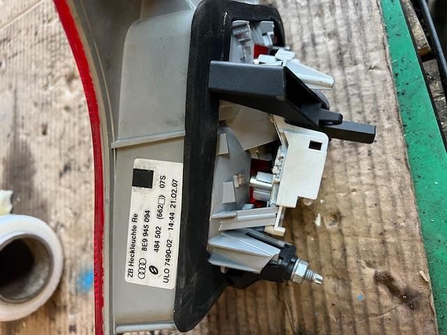 bontott AUDI A4 B7 Jobb Külső Hátsó Lámpa