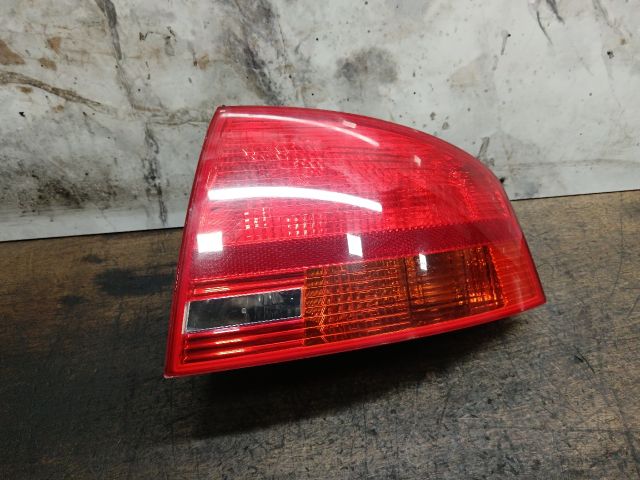 bontott AUDI A4 B7 Jobb Külső Hátsó Lámpa