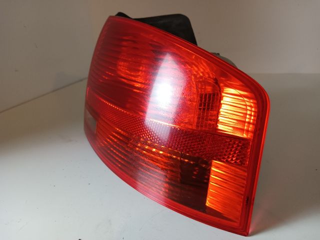 bontott AUDI A4 B7 Jobb Külső Hátsó Lámpa