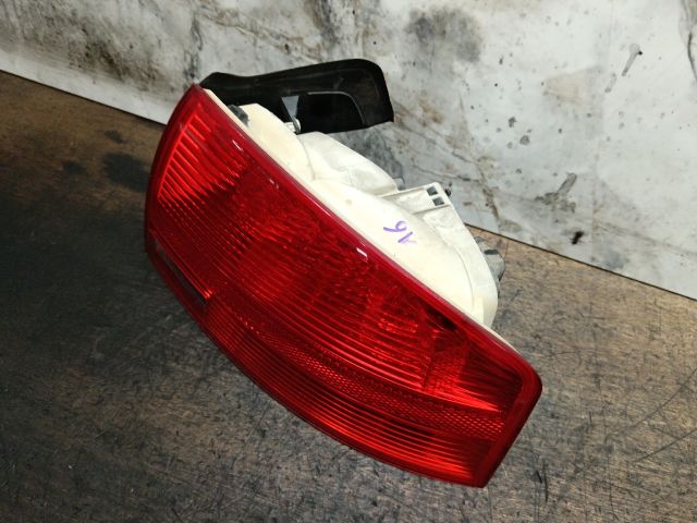 bontott AUDI A4 B7 Jobb Külső Hátsó Lámpa