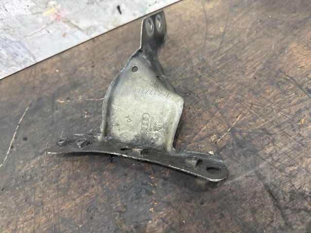 bontott AUDI A4 B7 Jobb Sárvédő Oldaltartó