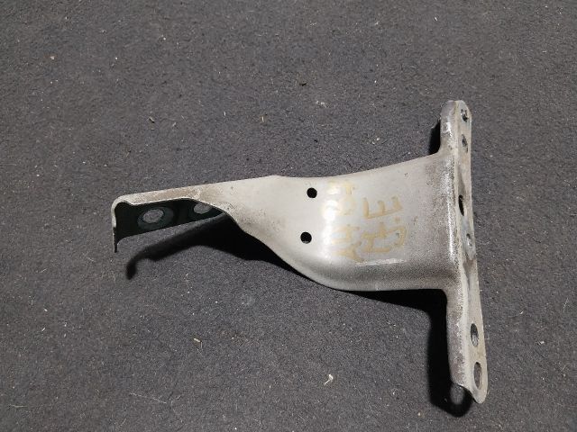 bontott AUDI A4 B7 Jobb Sárvédő Oldaltartó