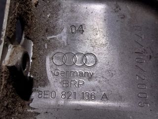 bontott AUDI A4 B7 Jobb Sárvédő Oldaltartó