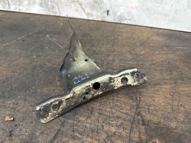 bontott AUDI A4 B7 Jobb Sárvédő Oldaltartó