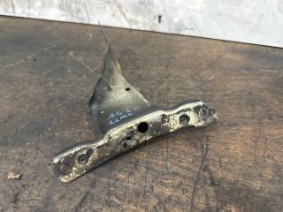 bontott AUDI A4 B7 Jobb Sárvédő Oldaltartó