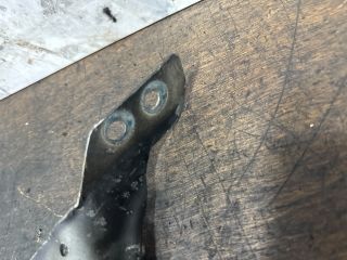 bontott AUDI A4 B7 Jobb Sárvédő Oldaltartó