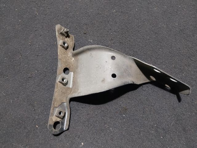 bontott AUDI A4 B7 Jobb Sárvédő Oldaltartó