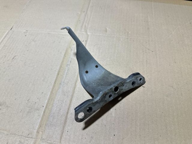 bontott AUDI A4 B7 Jobb Sárvédő Oldaltartó