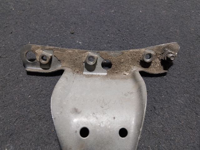 bontott AUDI A4 B7 Jobb Sárvédő Oldaltartó