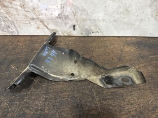 bontott AUDI A4 B7 Jobb Sárvédő Oldaltartó