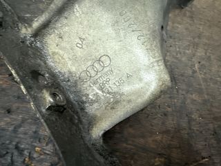 bontott AUDI A4 B7 Jobb Sárvédő Oldaltartó