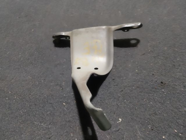 bontott AUDI A4 B7 Jobb Sárvédő Oldaltartó