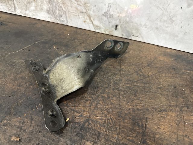 bontott AUDI A4 B7 Jobb Sárvédő Oldaltartó