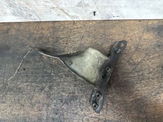 bontott AUDI A4 B7 Jobb Sárvédő Oldaltartó