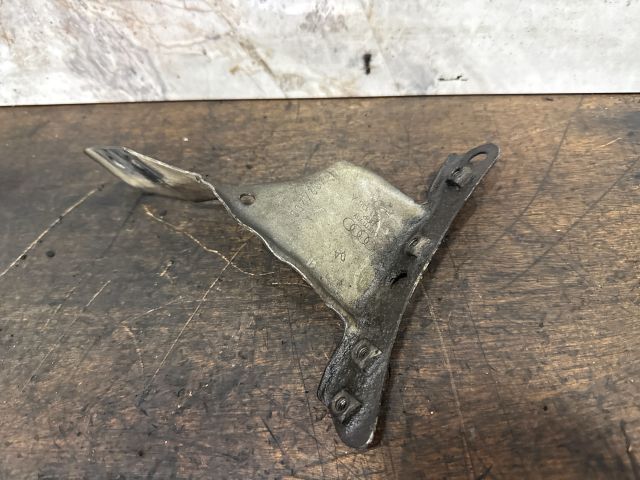 bontott AUDI A4 B7 Jobb Sárvédő Oldaltartó