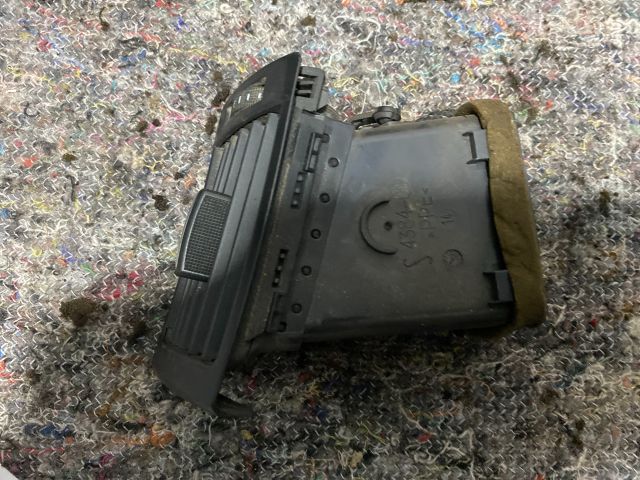 bontott AUDI A4 B7 Jobb Szellőző