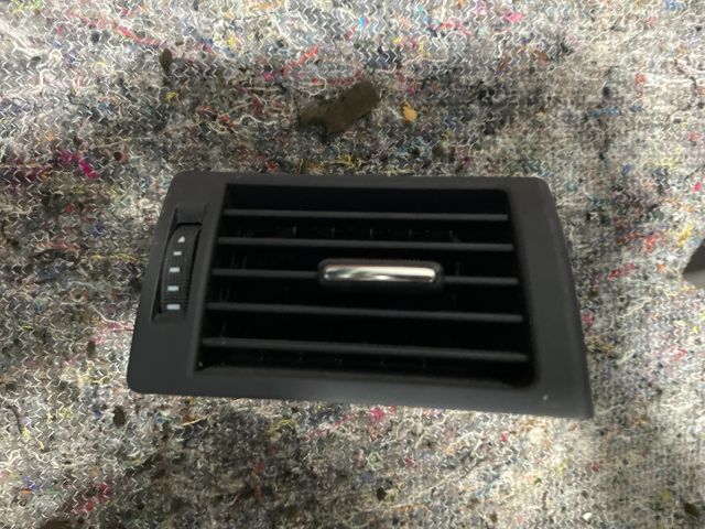 bontott AUDI A4 B7 Jobb Szellőző