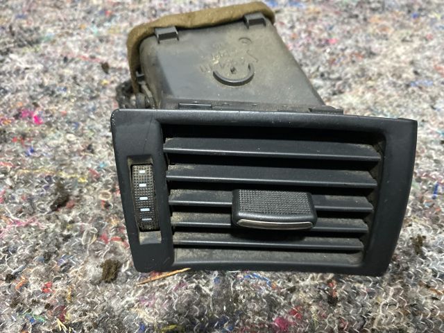 bontott AUDI A4 B7 Jobb Szellőző