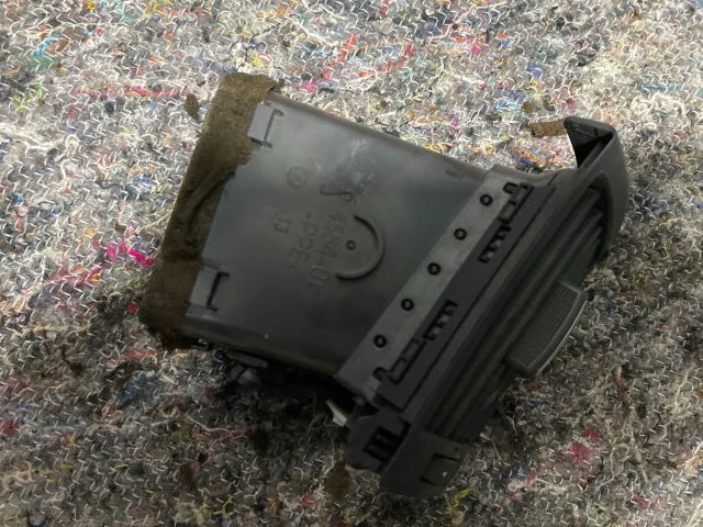 bontott AUDI A4 B7 Jobb Szellőző