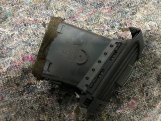 bontott AUDI A4 B7 Jobb Szellőző