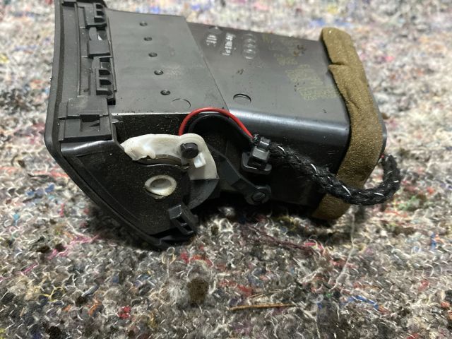 bontott AUDI A4 B7 Jobb Szellőző