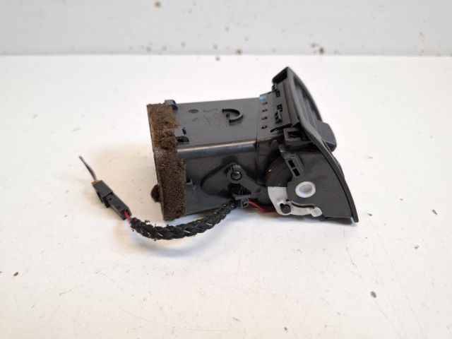 bontott AUDI A4 B7 Jobb Szellőző