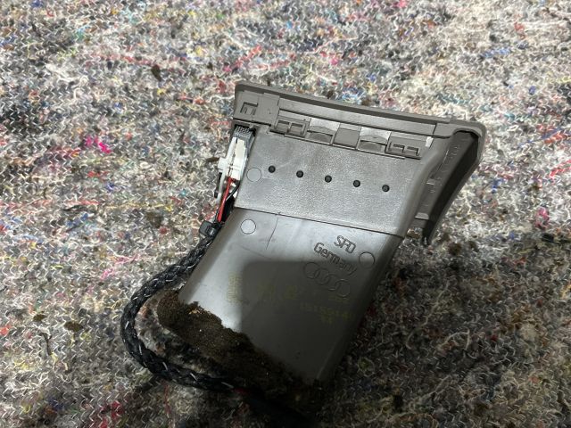 bontott AUDI A4 B7 Jobb Szellőző