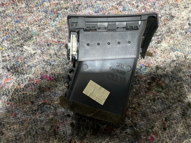 bontott AUDI A4 B7 Jobb Szellőző