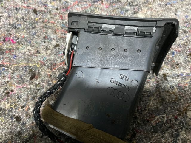 bontott AUDI A4 B7 Jobb Szellőző