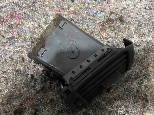 bontott AUDI A4 B7 Jobb Szellőző