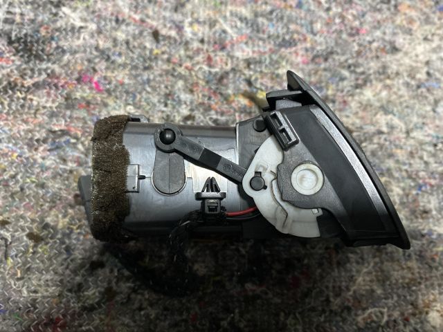 bontott AUDI A4 B7 Jobb Szellőző