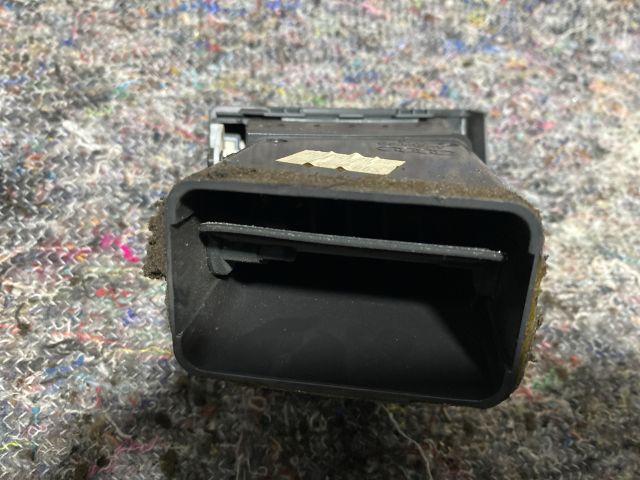 bontott AUDI A4 B7 Jobb Szellőző