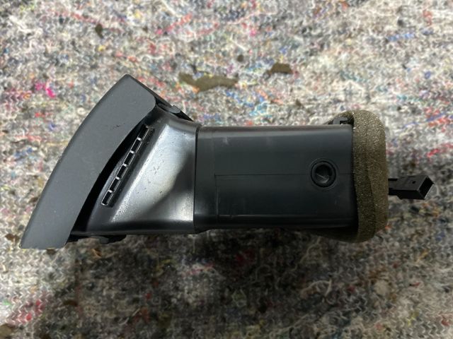 bontott AUDI A4 B7 Jobb Szellőző