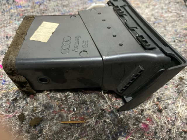 bontott AUDI A4 B7 Jobb Szellőző