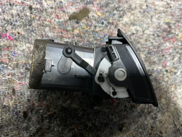 bontott AUDI A4 B7 Jobb Szellőző