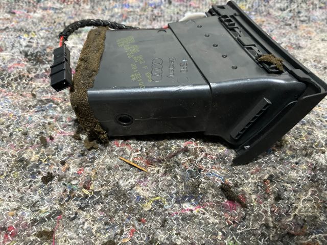 bontott AUDI A4 B7 Jobb Szellőző