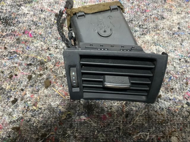 bontott AUDI A4 B7 Jobb Szellőző