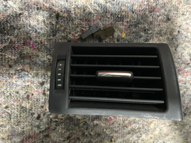 bontott AUDI A4 B7 Jobb Szellőző